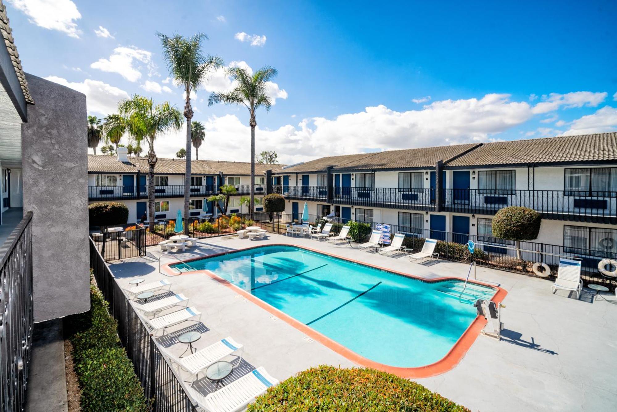 Quality Inn&Suites Buena Park Anaheim Exterior foto